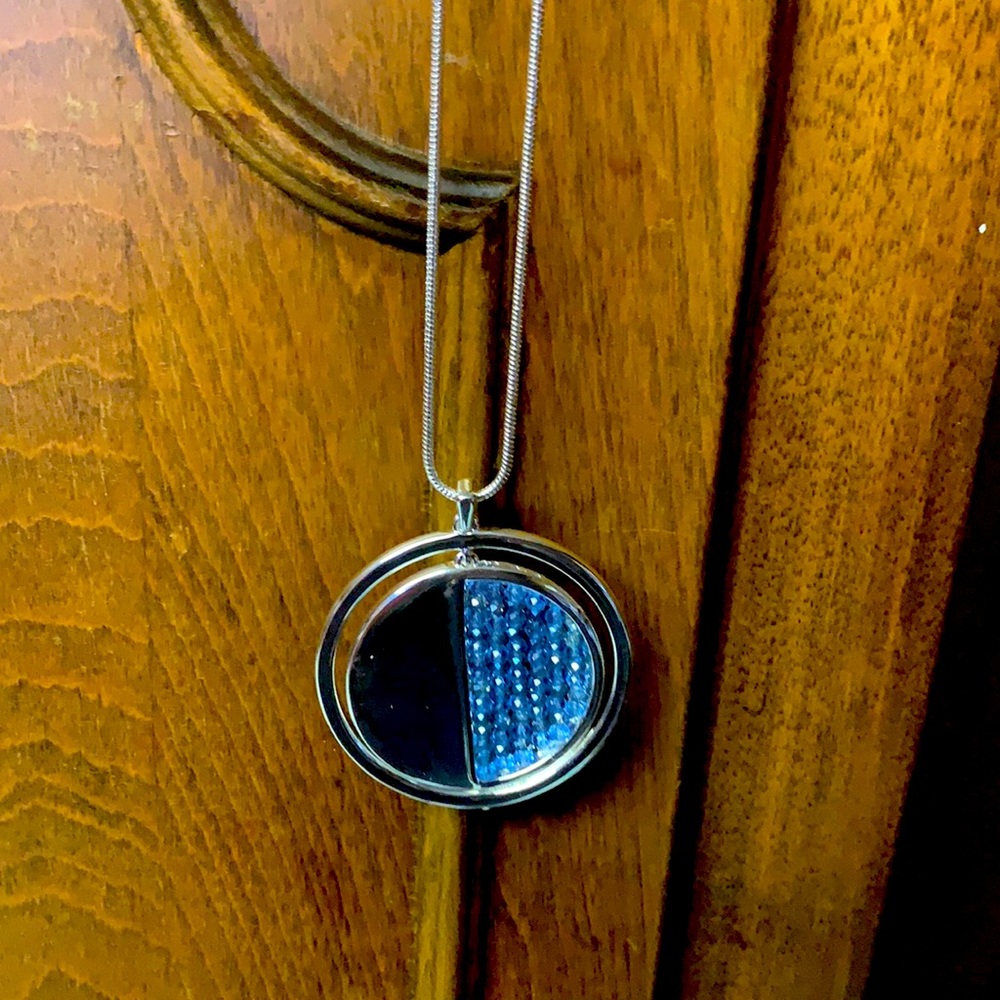 Sterling silver pendant w Swarovski blue crystals